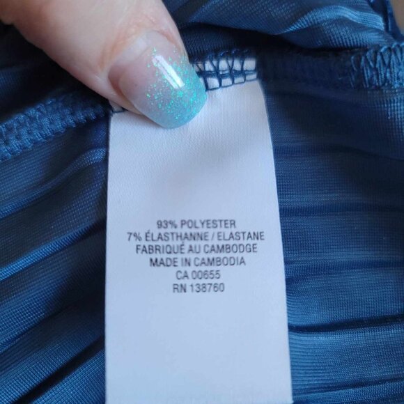 Signature by Reitmans Royal Blue Velour tank top with zipper on back EUC - Picture 4 of 5